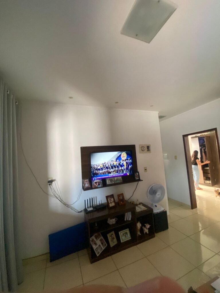 ca4ae355-62d1-47c2-a1f1-593693a15033